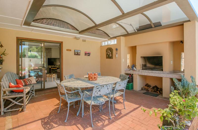 3 Bedroom Property for Sale in Meadowridge Western Cape